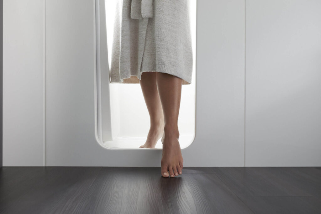 woman existing a walk-in tub||woman existing a walk-in bathtub|shower with grab bar